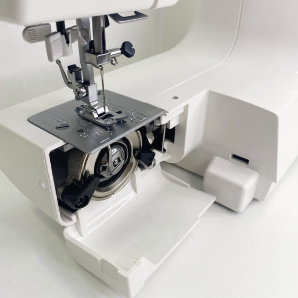 Janome J3-18 + FREE Fashion & Finishing kit