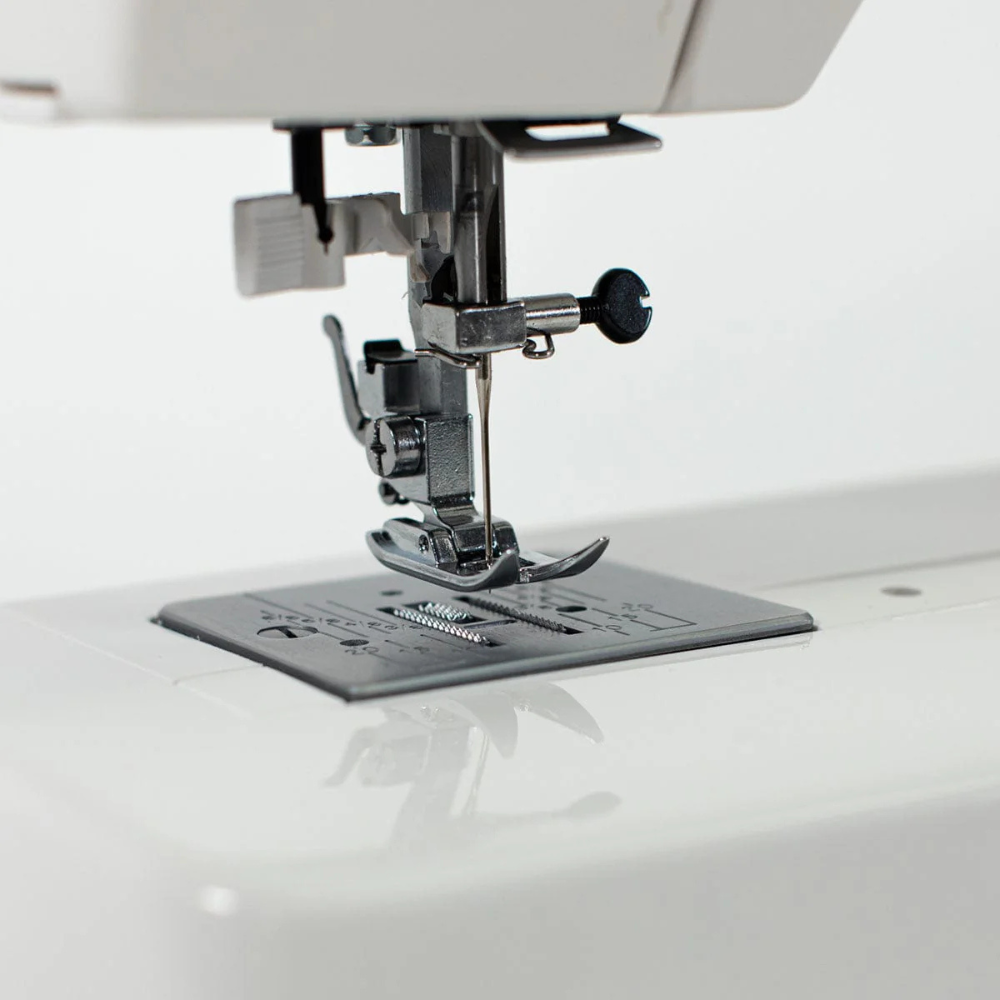 Janome J3-18 + FREE Fashion & Finishing kit